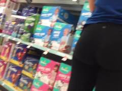 Candid Yoga Pants #2 - Beautiful Bubble Butt Brunette