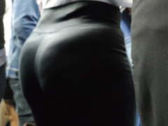 HOTTEST MIlf legging pull EVER! CANDID big Ass